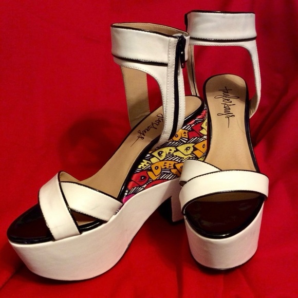 Chic White Platform Wedge Sandals Sz 9 - Picture 5 of 6